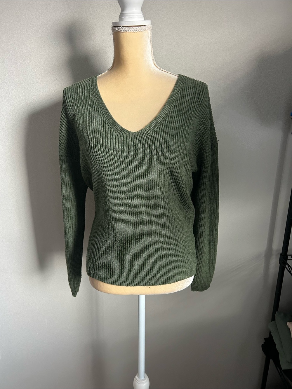 NEW 78&Sunny Olive V-Neck Ribbed Women’s Sweater Sz M